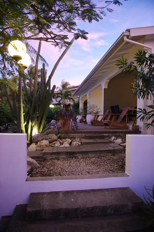 Bantopa Apartments Willemstad Room photo