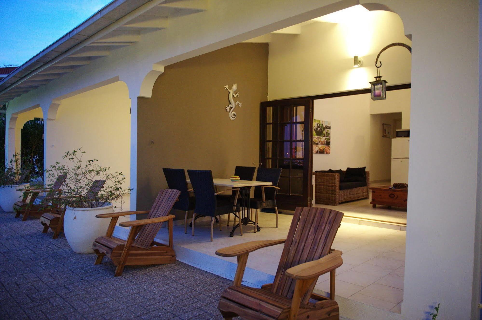 Bantopa Apartments Willemstad Exterior photo