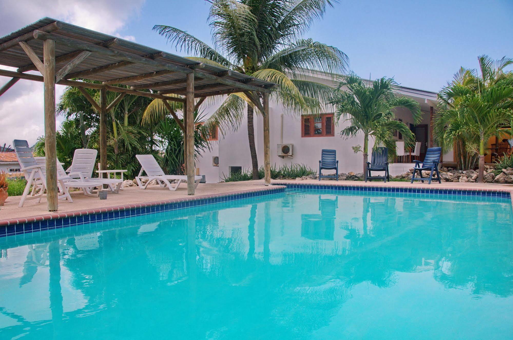 Bantopa Apartments Willemstad Exterior photo
